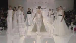 Jesus Peiro 2019 évi eskuvoi ruha kollekciojanak backsage fotoja. Menyasszonyi ruha fashion show