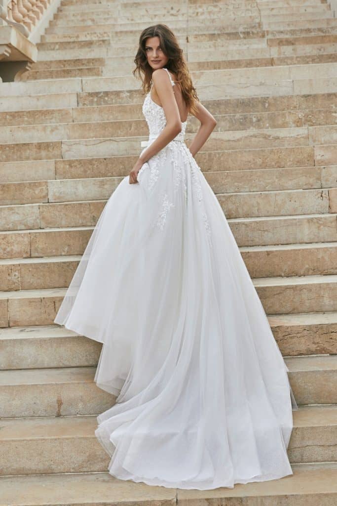 Hercegnős, tüll menyasszonyi ruha a visszafogott, modern és minimalista stíllus kedvelőinek. Style: Ronald Joyce: 18601. Hátulról
