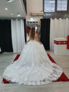 Patricíia ruhaválasztása az Eklektika esküvői ruhaszalonban Budapesten. 5/2 fotó