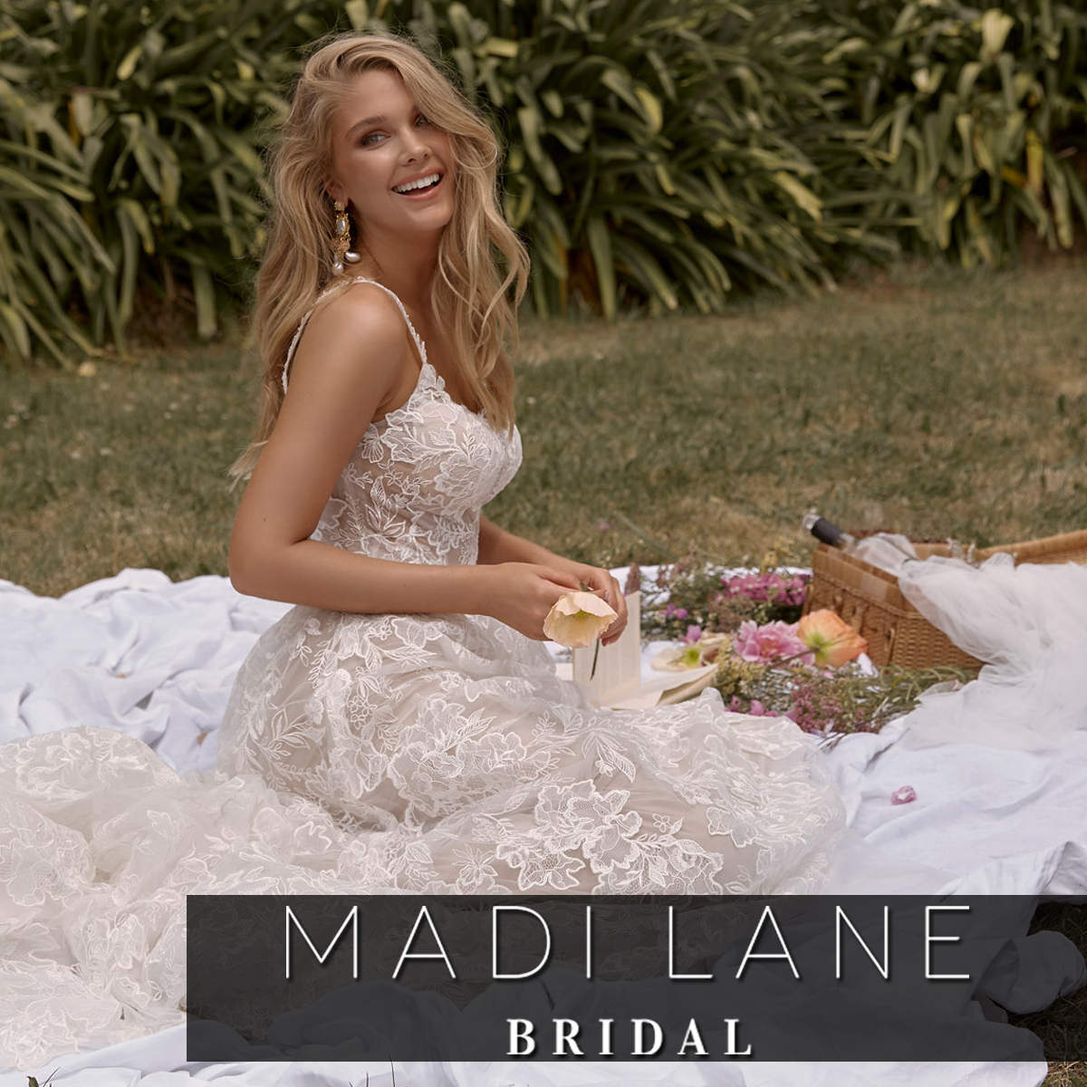 Madi Lane Esküvői Ruha | Bohó Stílus és Csodás Csipkék