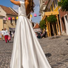 Klasszikus, elegáns, letisztult és modern. Mindez igaz a Jesus Peiro 2022 évi kollekciójára, különösen a 2221. modellre mely kizárólag az Eklektika szalonban kapható! Modell: Kecskés Enikő, Miss Unverse Hungary, Helyszín: Szentendre, Fotó: Dévai Zoltán3