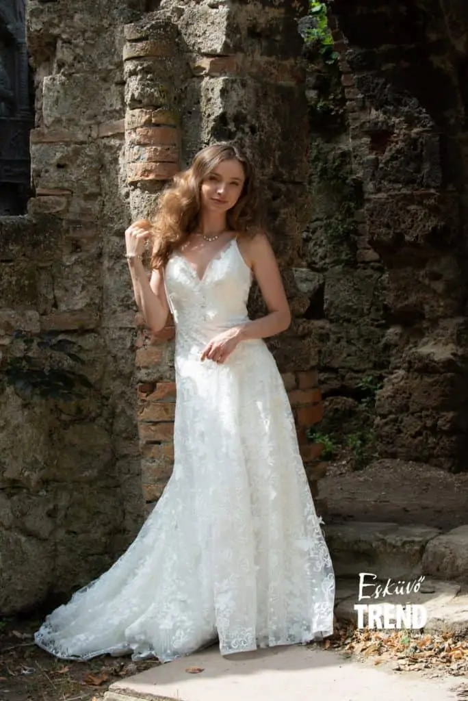 Dobos Evelin színművésznő az Esküvő Trend magazin fotózásán Tatán. Ruha: Madi Lane Bridal Maymi