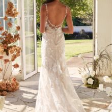 Egyenes vonalú, spagettipántos esküvői ruha csipke és tüll kombinálásával a romantikus vintage, bohó stílus kedveslőienk. Különlegessége az elegáns tüllpalást.Style. Madi Lane "Dahla". Kizárólag az Eklektika szalonban! Hátulróé