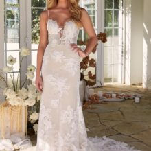 egyenes vonalú menyasszonyi ruha