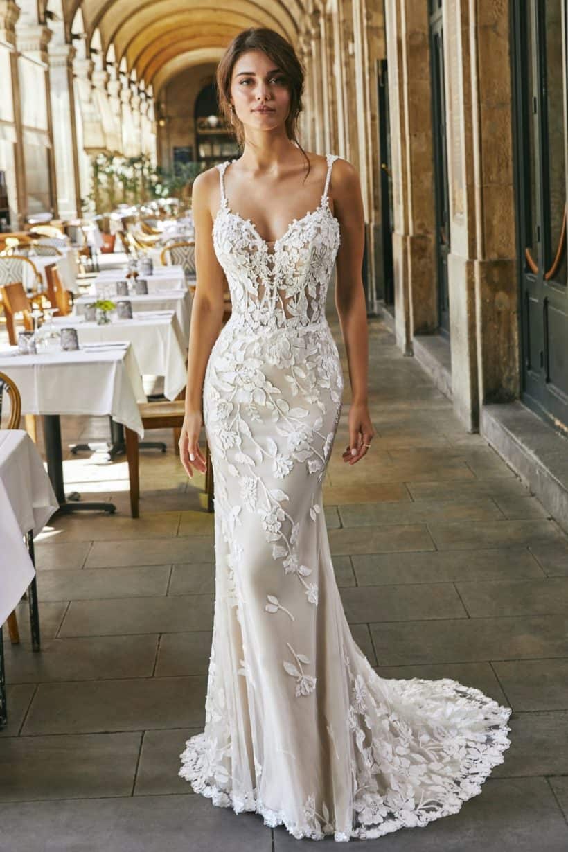 Szexi, sellő fazonú, különleges hátú, spagettipántos csipke menyasszonyi ruha. Style: Ronald Joyce 69718. Elölről3