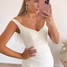Menyasszonyi ruha próba egy esküvői ruhaszalonban. Style: Madi Lane "Darnelle" 3
