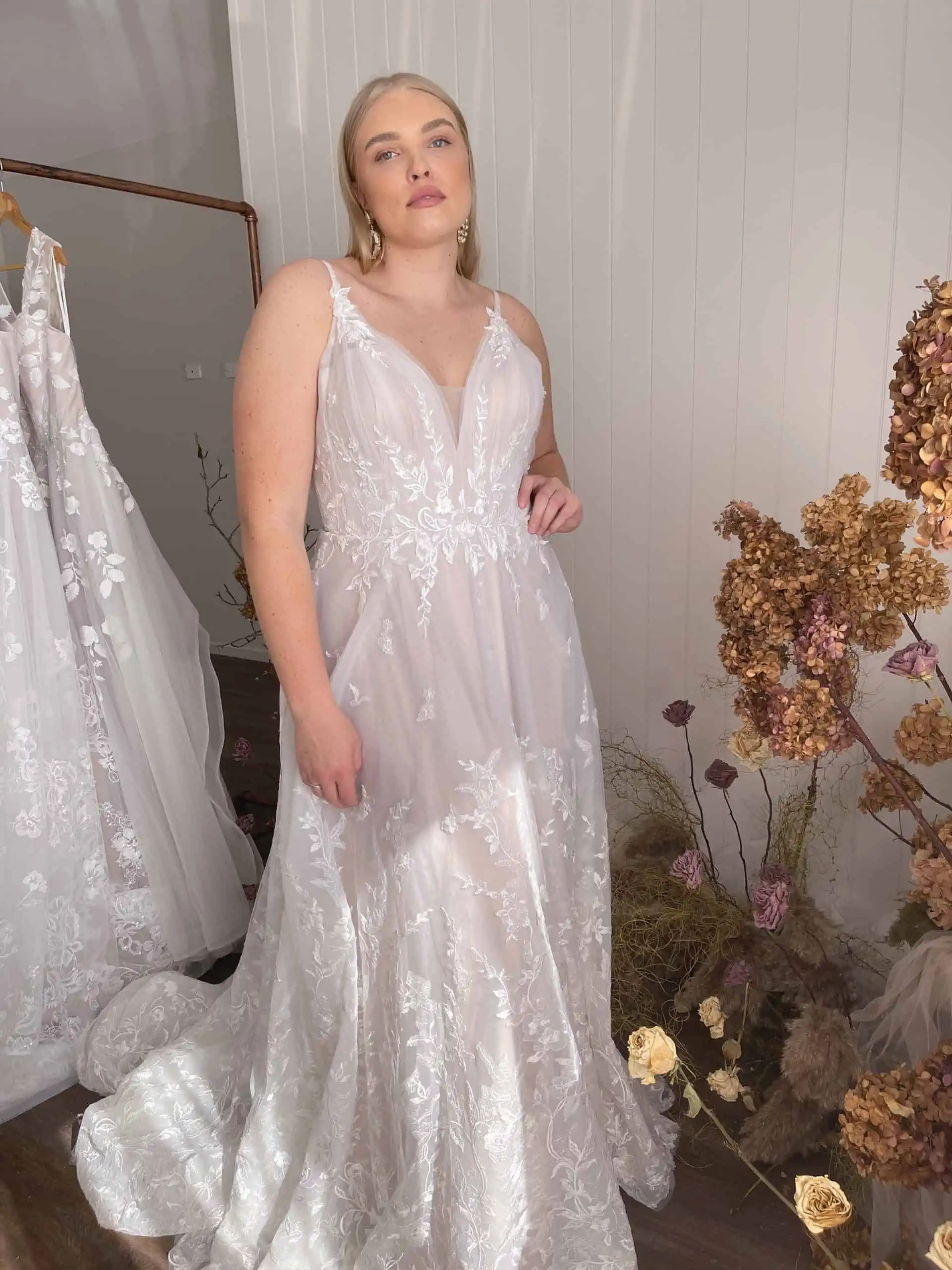 Calissa a Madi Lane Bridal plus size kollekciójából