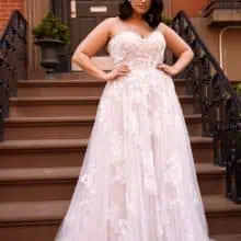 Bohém és romantikus, hercegnős, a-vonalú, csipke menyasszonyi ruha a Madi Lane Curve kollekciónkból. Style: Elora. Karpánt nélkül