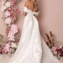 Letisztult, egyszerű, sima, A vonalú menyasszonyi ruha lecsatolható karpánttal. Style: Madi Lane "Keaton" Termékkép hátulról