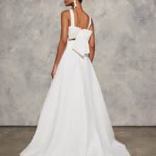 Gyönyörű szatén menyasszonyi ruha a Jesus Peiro 2452-kollekcióból. Egyszerű, elegáns és stílusosan minimalista. Image4