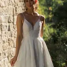 Csillogó, hercegnős menyasszonyi ruha strasszokkal díszített organzából. Extra, különleges modell! közelről