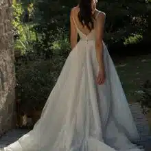 Csillogó, hercegnős menyasszonyi ruha strasszokkal díszített organzából. Extra, különleges modell! hátulról
