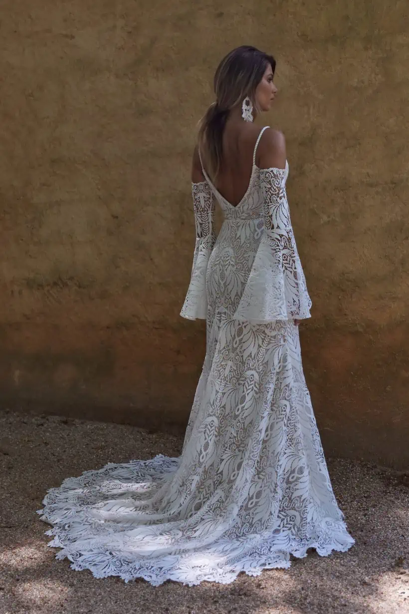 Evie Young - Azure rusztikus csipléből készült sellő esküvői ruha. Hátkivágás+ uszály