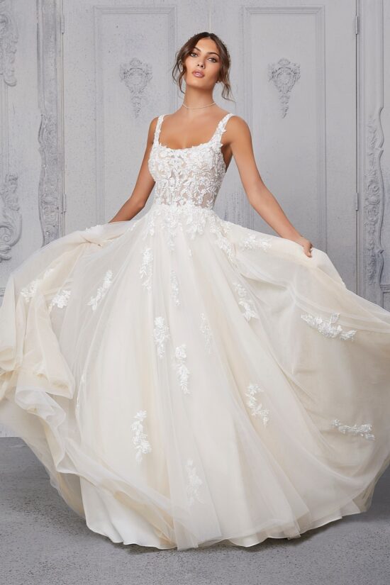 illúzió csipkés keringőruha