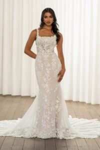 2026 menyasszonyi ruha trendek – a romantika új korszaka 22 szögletes kivágású menyasszonyi ruha