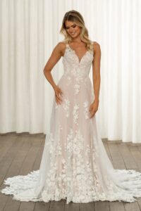 2026 menyasszonyi ruha trendek – a romantika új korszaka 21 TUCKER ML24744 5