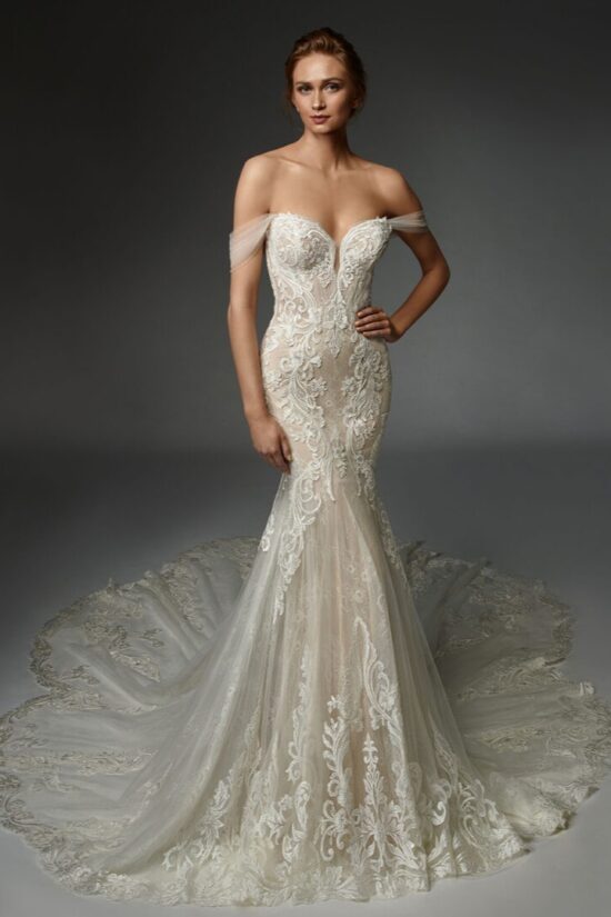 Csipkés 70 Enzoani Athenais – Sellő fazonú esküvői ruha csipkéből ejtett vállal