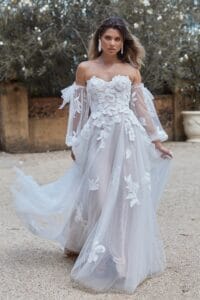 2026 menyasszonyi ruha trendek – a romantika új korszaka 18 Jolie2