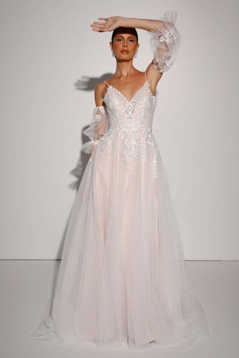 A-vonalú menyasszonyi ruha spagettipánttal