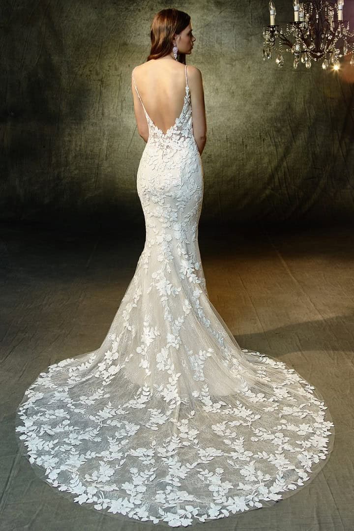 eskuvoi-ruha-blue-by-enzoani-Lesley-menyasszonyi-ruha-back