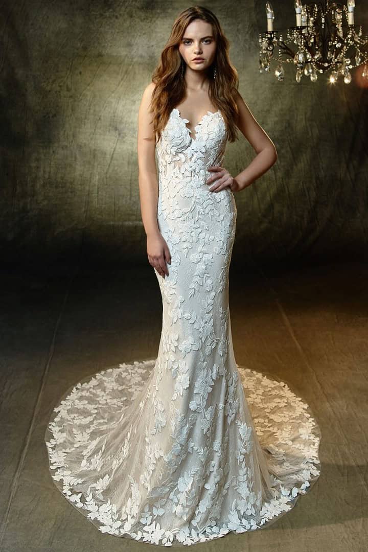 eskuvoi-ruha-blue-by-enzoani-Lesley-menyasszonyi-ruha-front Enzoani Lesley