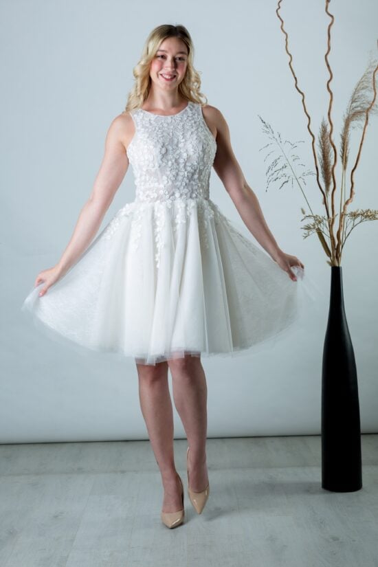Rövid tüll esküvői ruha