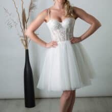 Iza-1 Rövid csipke menyasszonyi ruha