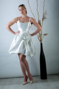 rövid polgári menyasszonyi ruha