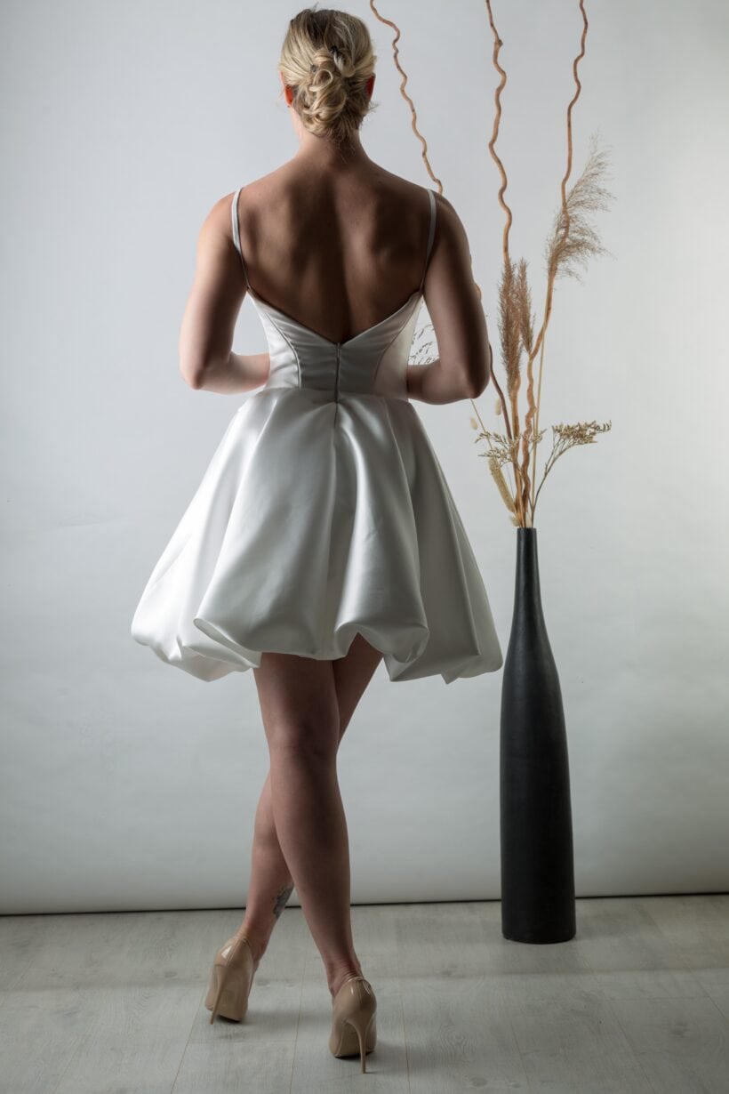 Naomi-4 karakteres menyasszonyi megjelenés polgári szertartásra.