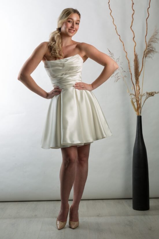 szatén rövid menyasszonyi ruha polgári esküvőre