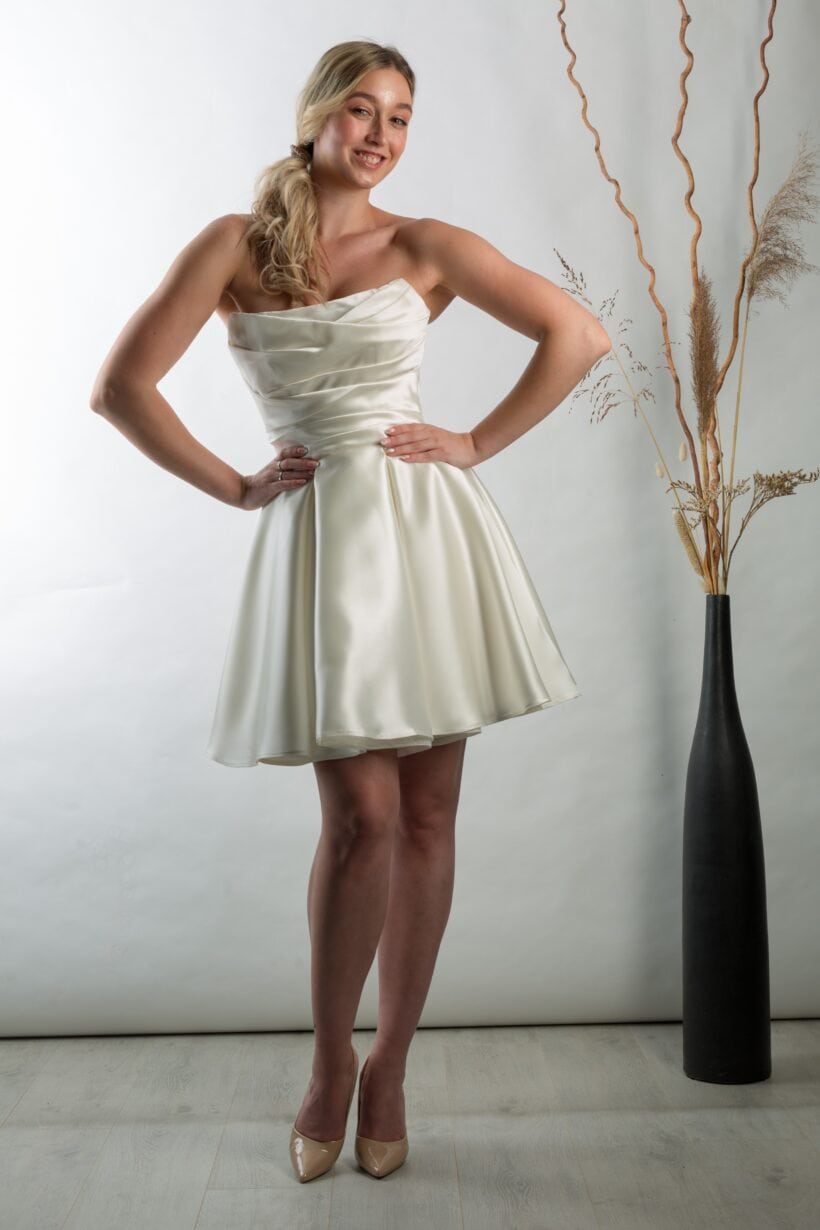 szatén rövid menyasszonyi ruha polgári esküvőre
