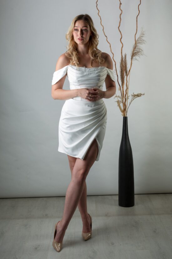 modern rövid menyasszonyi ruha polgári szertartásra