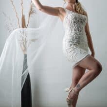 Viola-4 rövid esküvői ruha 3D virágokkal