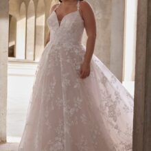 Plus size csipke menyasszonyi ruha zsebekkel