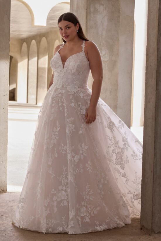 Plus size csipke menyasszonyi ruha zsebekkel