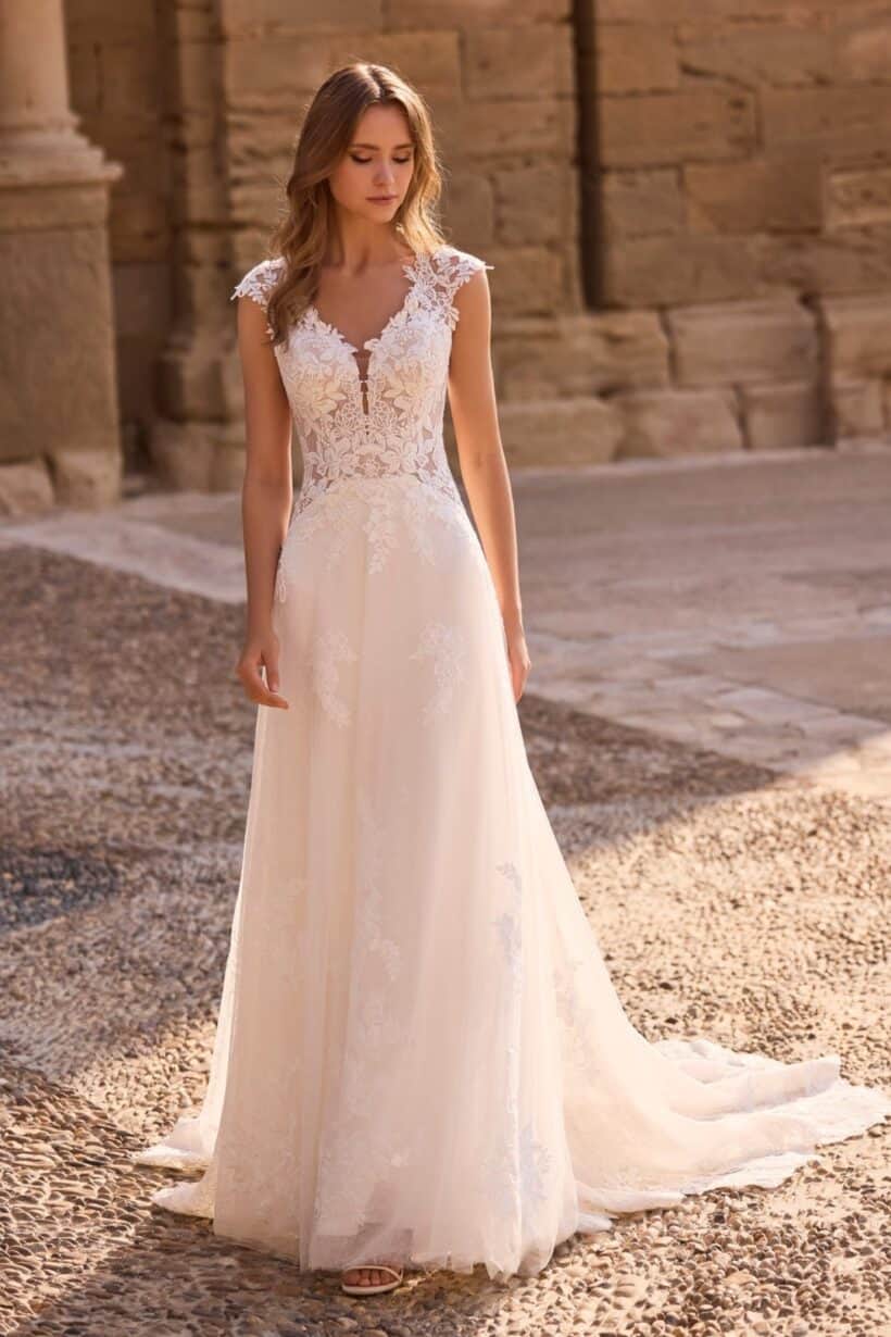 A-vonalú Csipkés menyasszonyi ruha