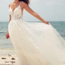 Esküvői ruha tüllből és csipkéből