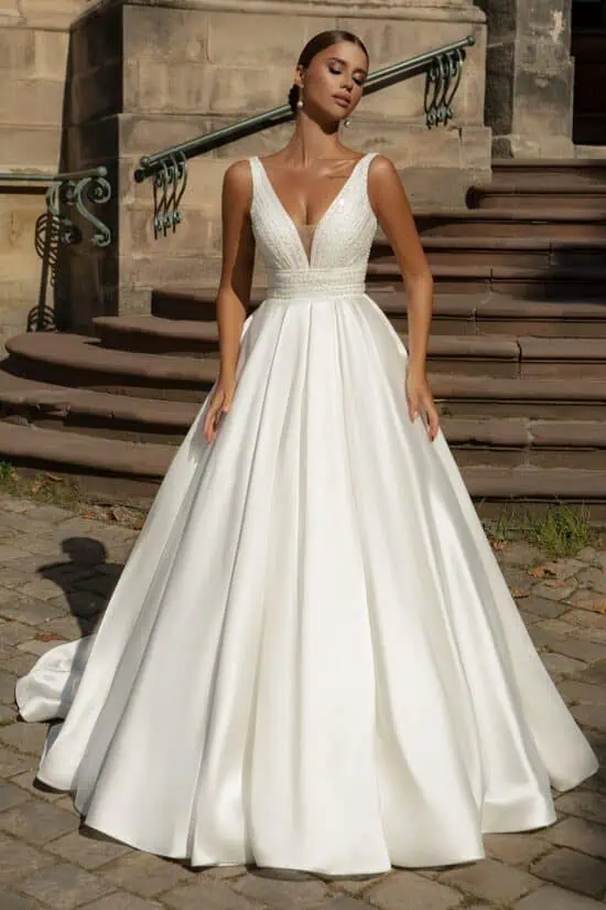 903 – Hercegnői szalagavatós ruha időtlen eleganciával