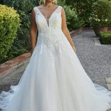 Plus size esküvői ruha puffos ujjal