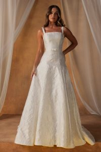 letisztult mikádó menyasszonyi ruha