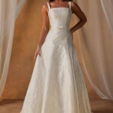 letisztult mikádó menyasszonyi ruha