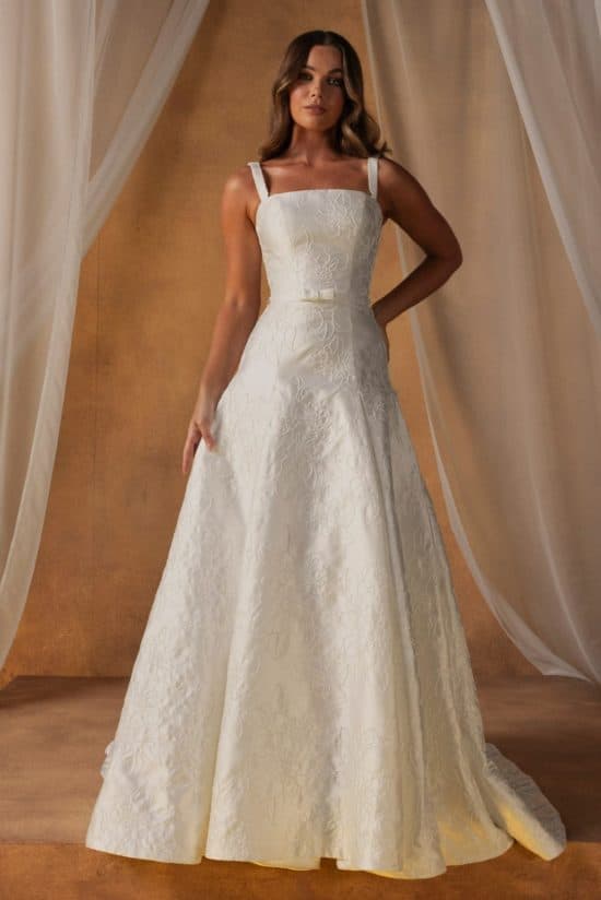 letisztult mikádó menyasszonyi ruha