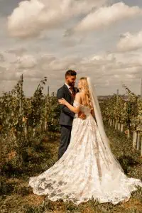 Greenery esküvő és menyasszonyi ruha 6 LottieTopping Newman 560AMELIE @vickie newman