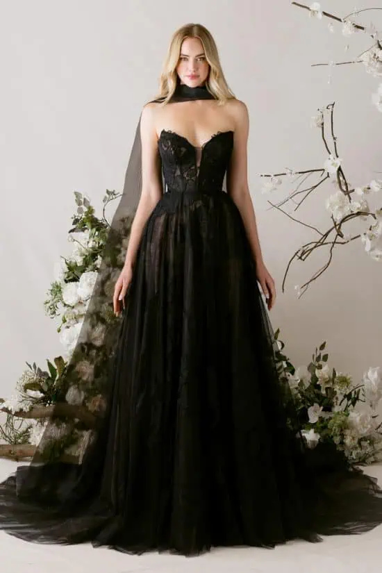 Fekete menyasszonyi ruha