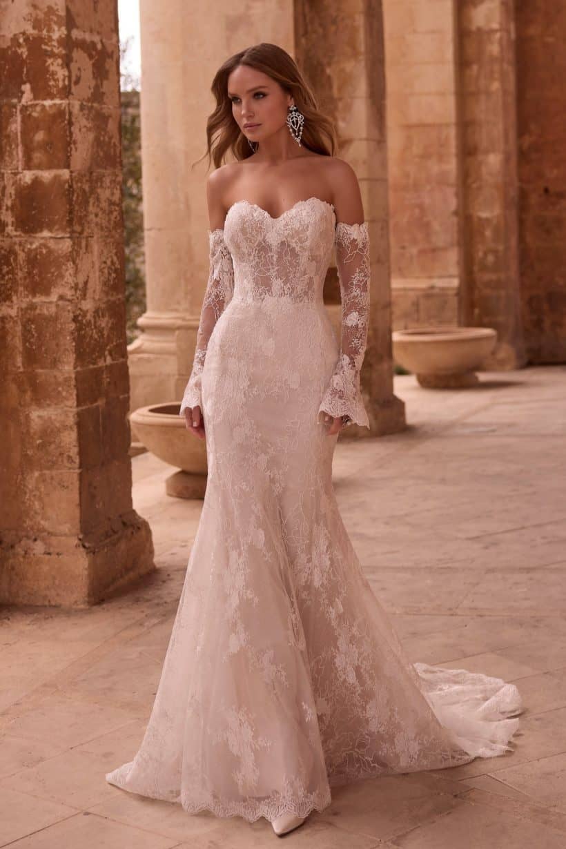 53057 csipkés fit and flare menyasszonyi ruha