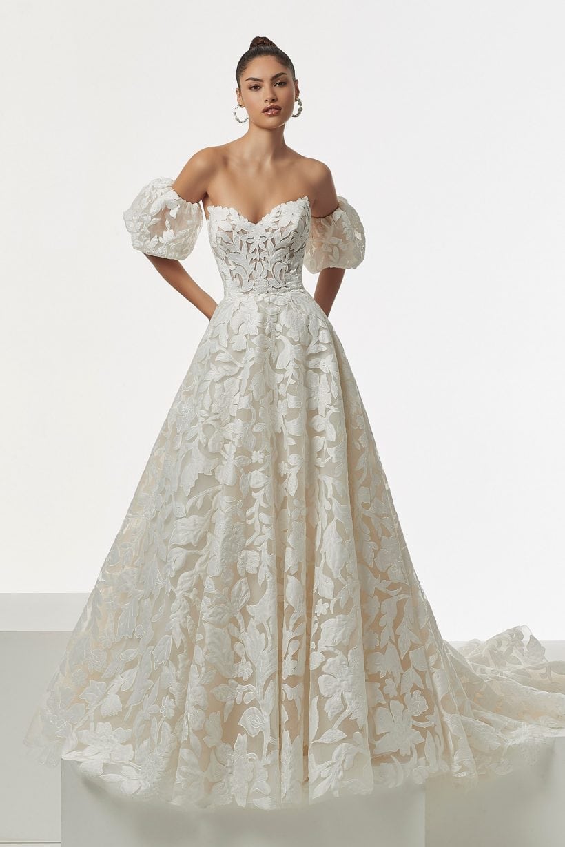 extravagáns menyasszonyi ruha