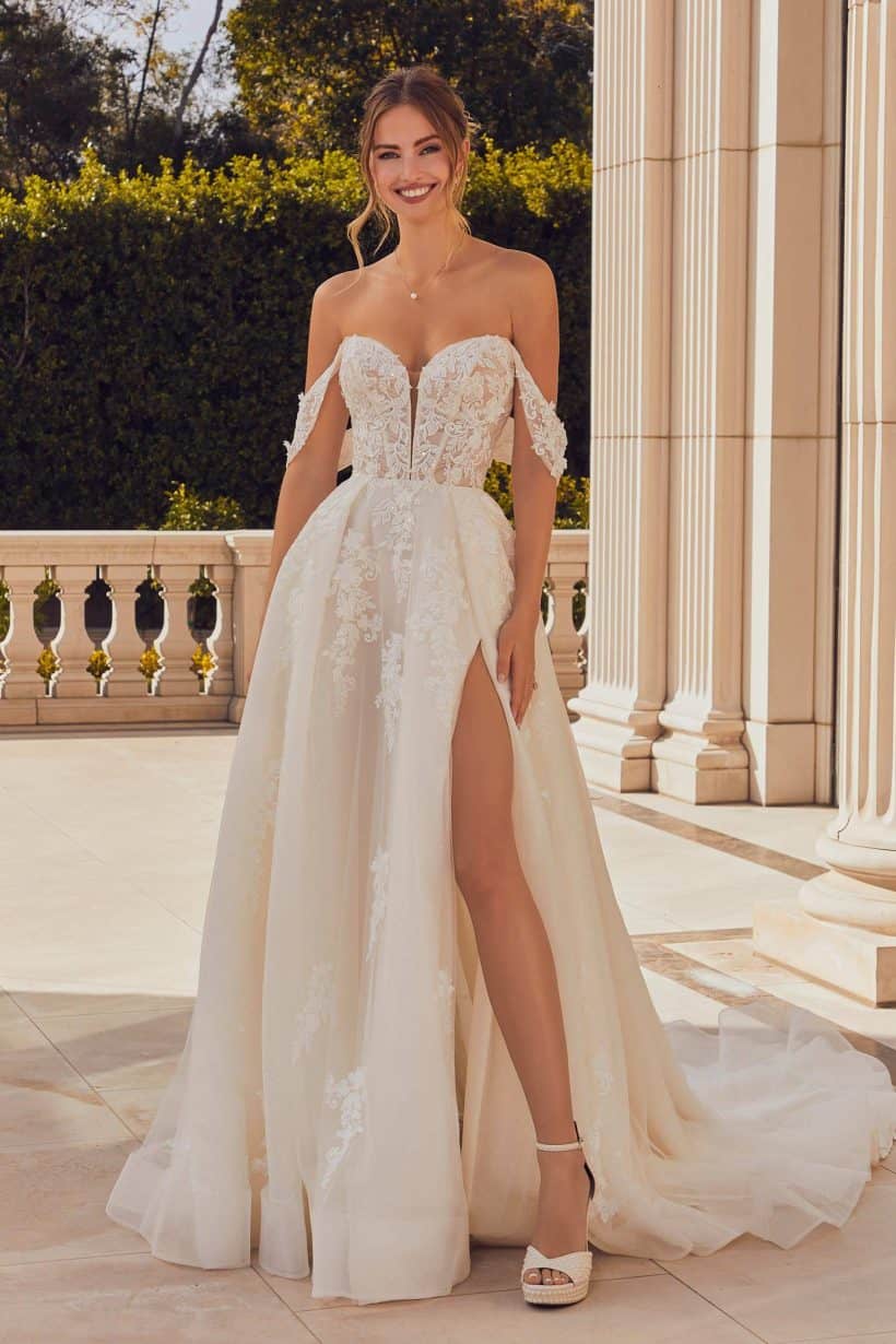 A-vonalú tüll menyasszonyi ruha 3D csipkével